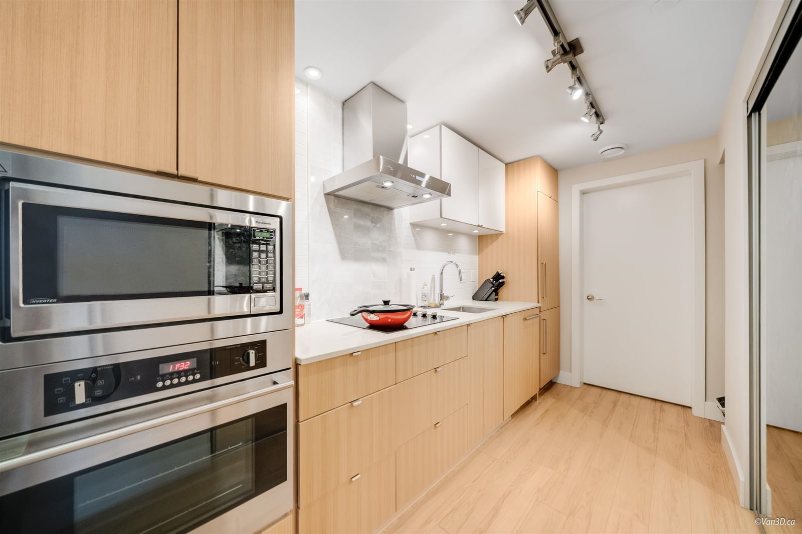 Listing Image 12