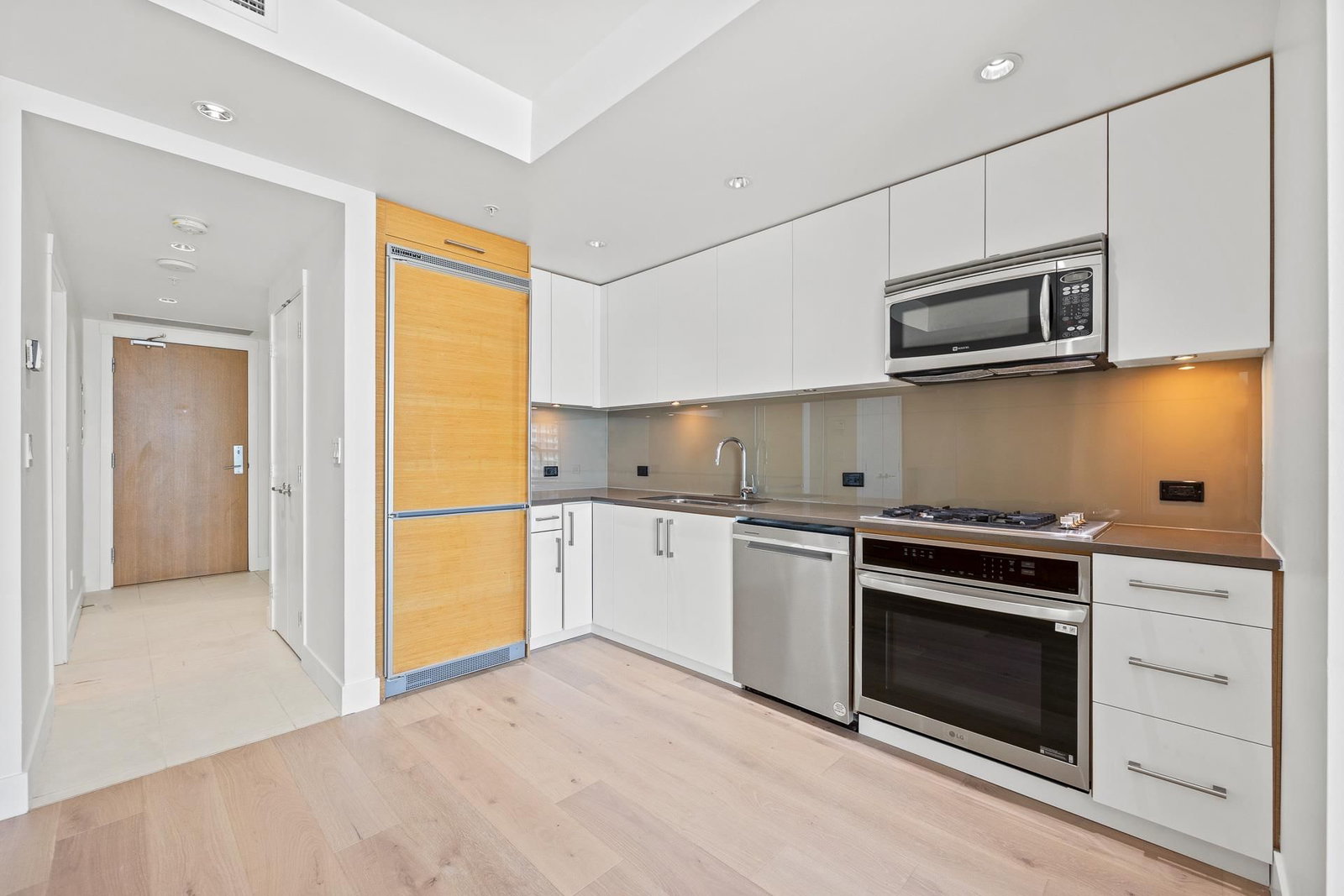 Listing Image 6