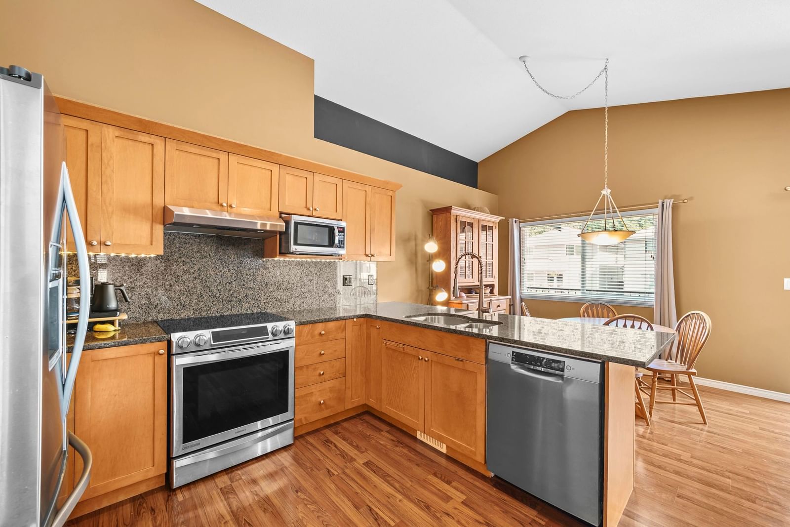 Listing Image 12