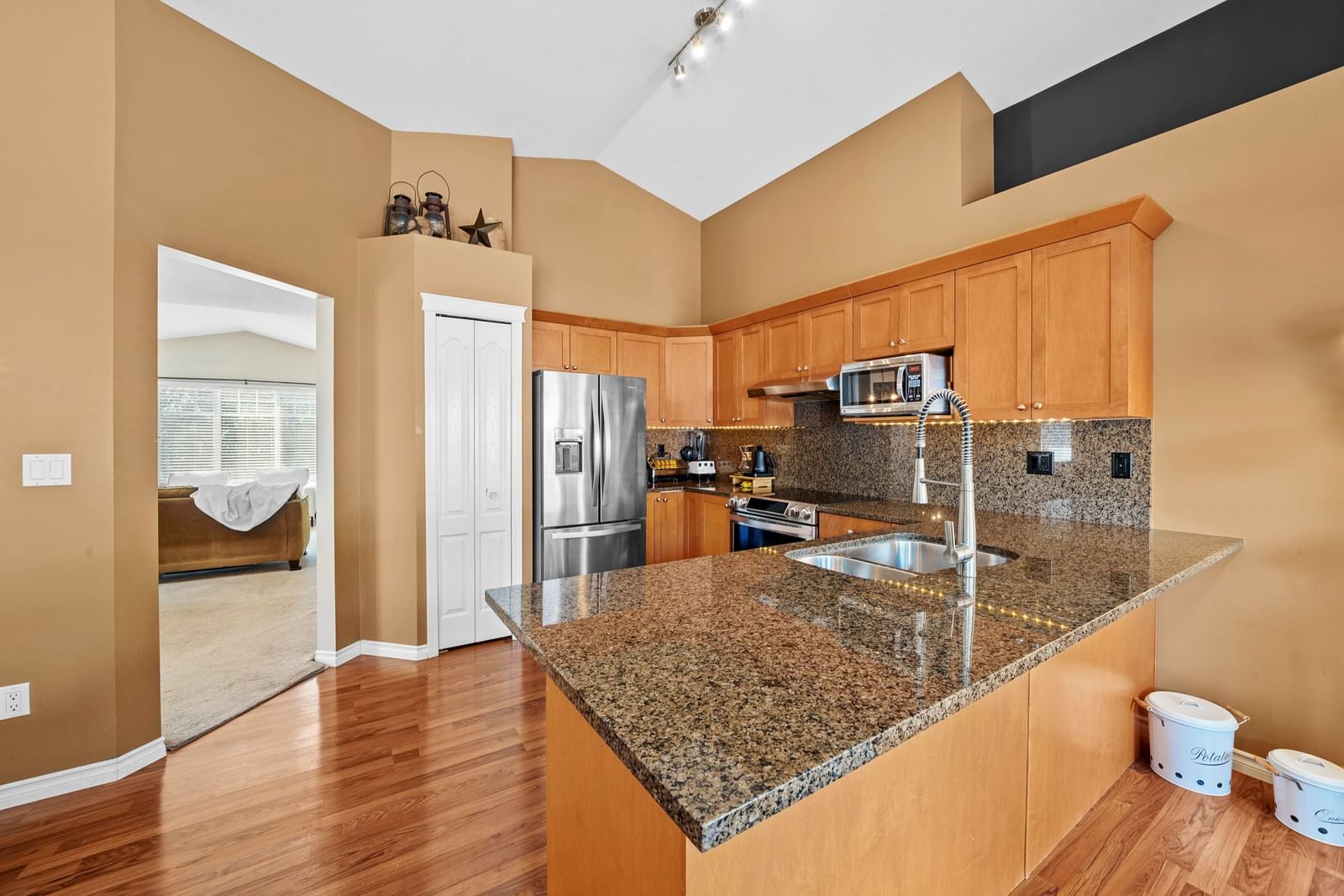 Listing Image 13