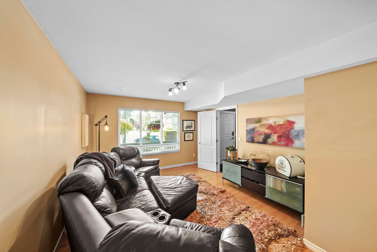 Listing Image 25