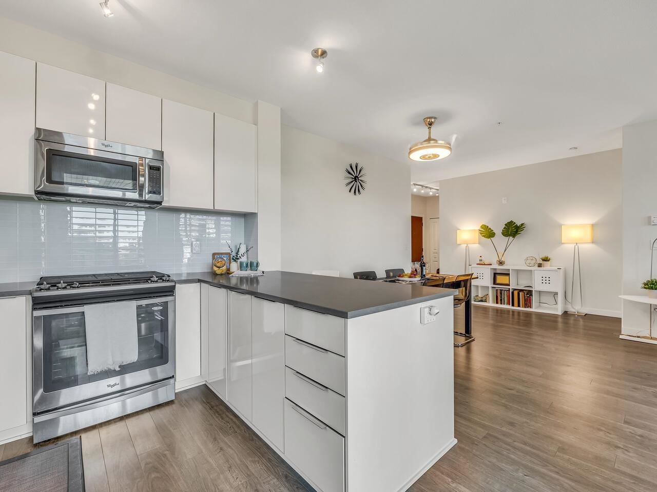 Listing Image 10