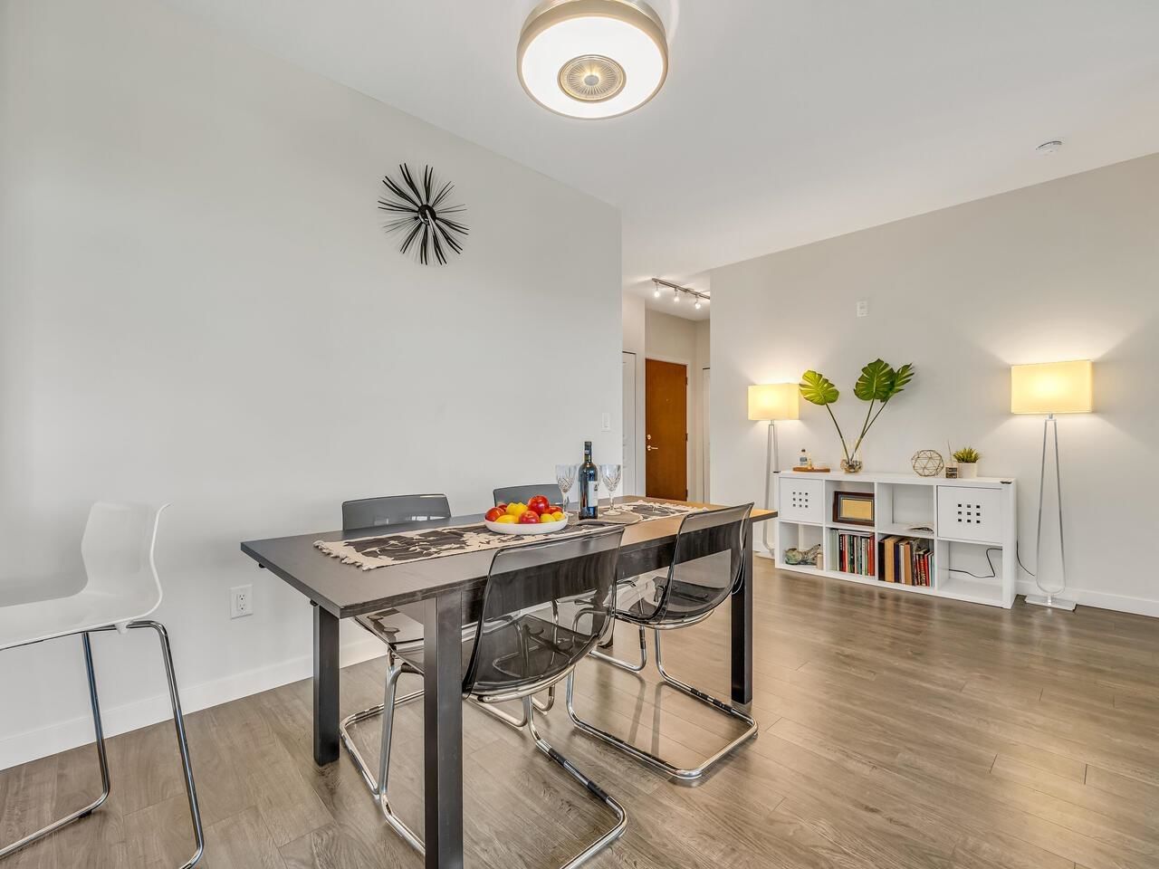 Listing Image 9