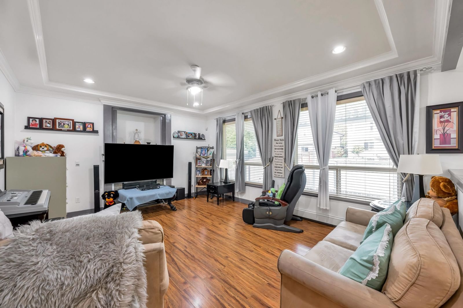 Listing Image 10