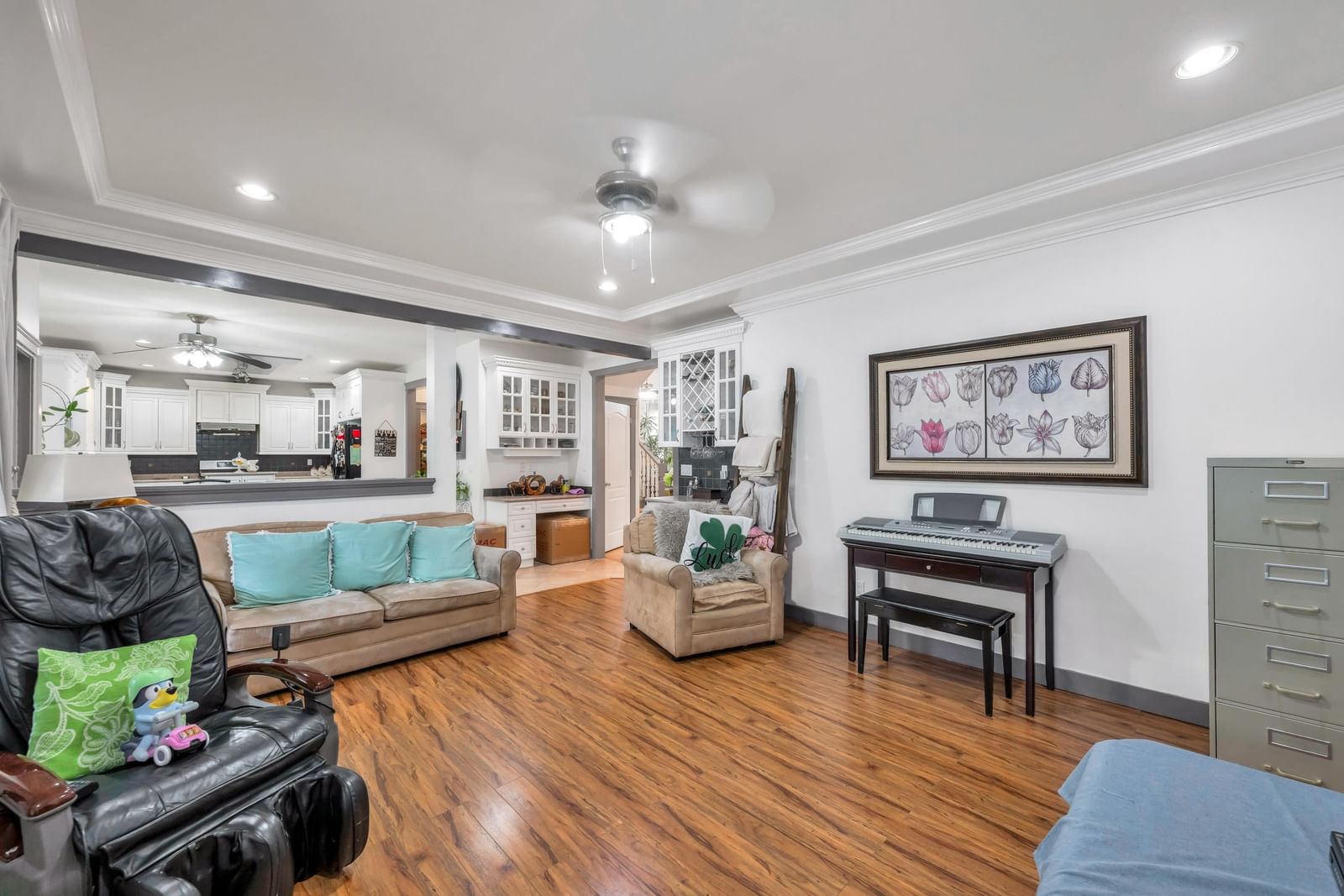 Listing Image 12