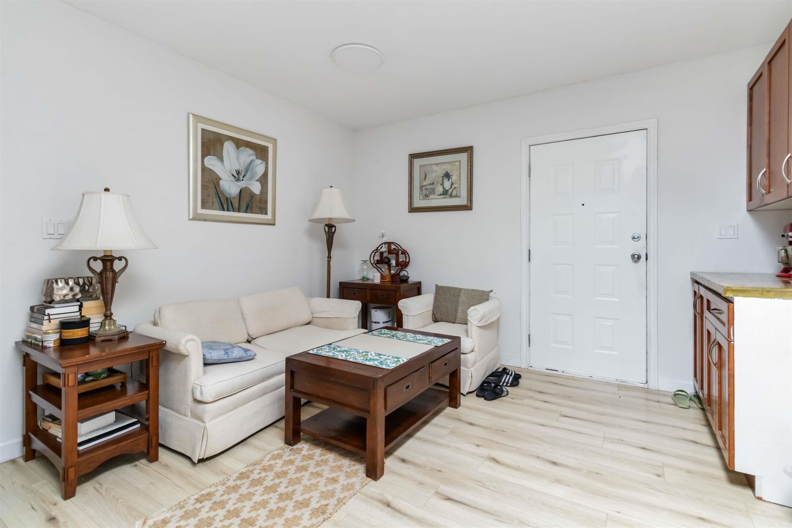 Listing Image 6