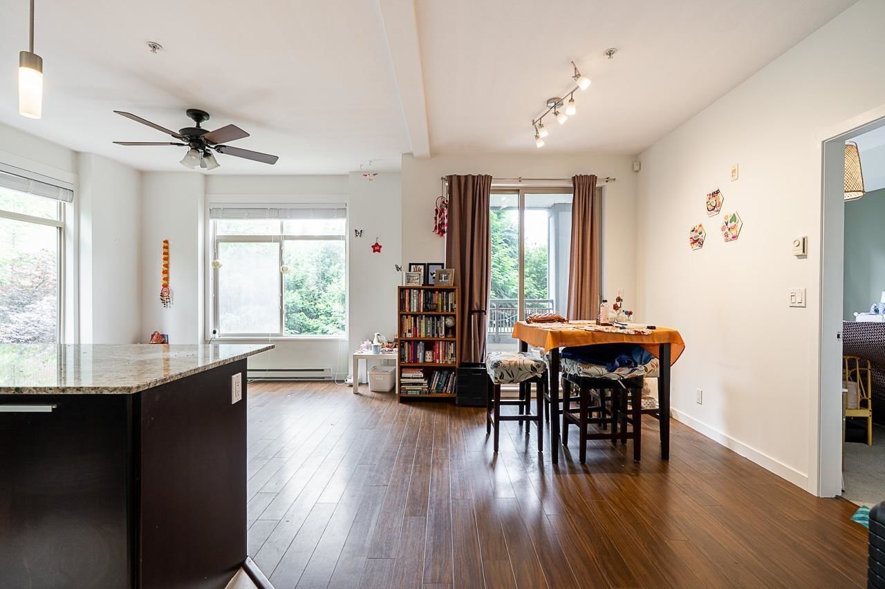 Listing Image 4