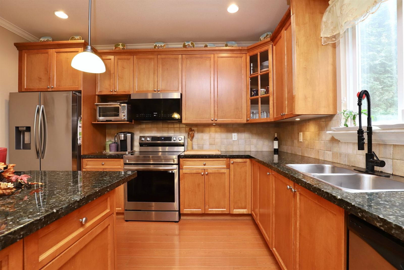 Listing Image 12