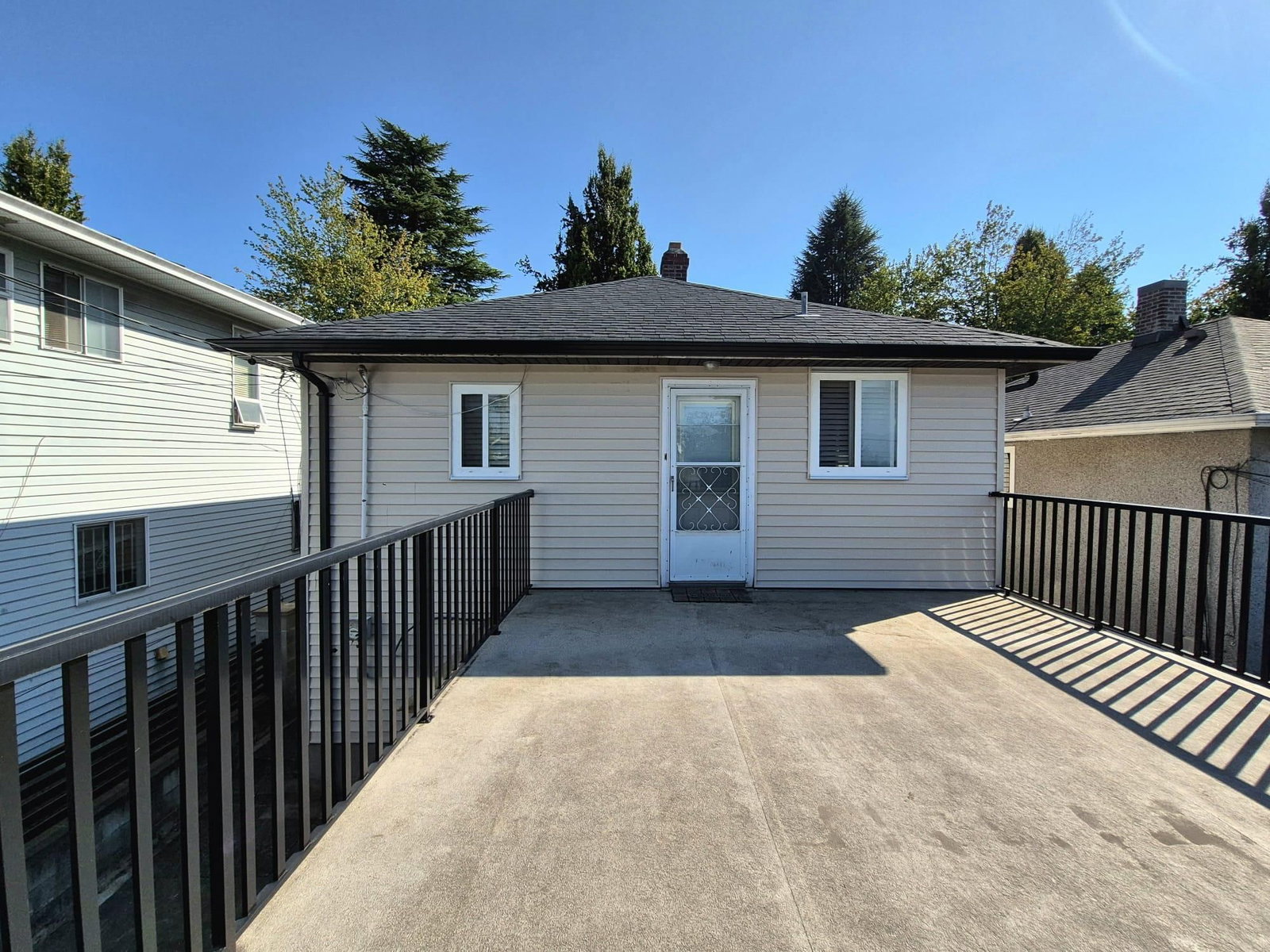 Listing Image 12