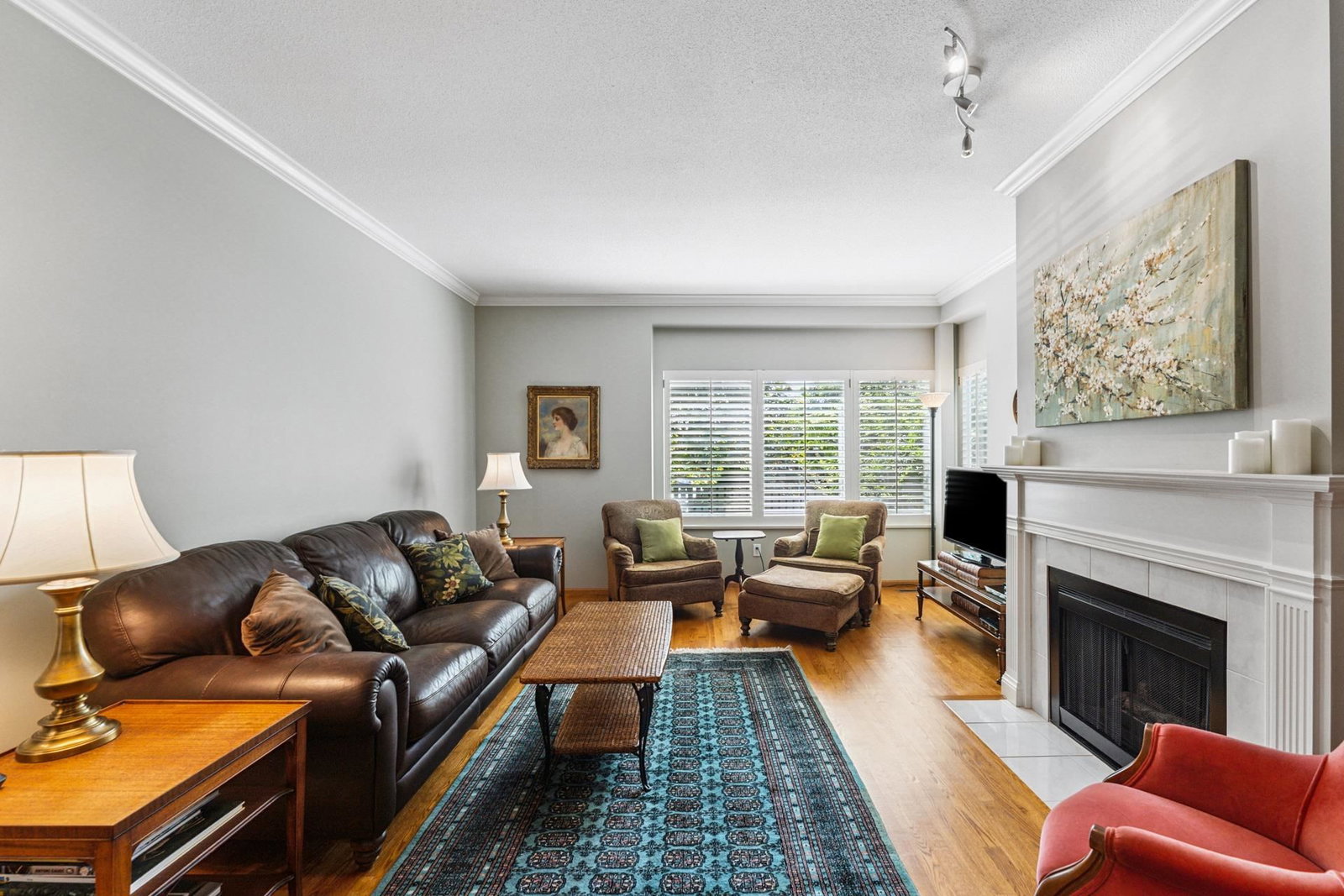 Listing Image 4