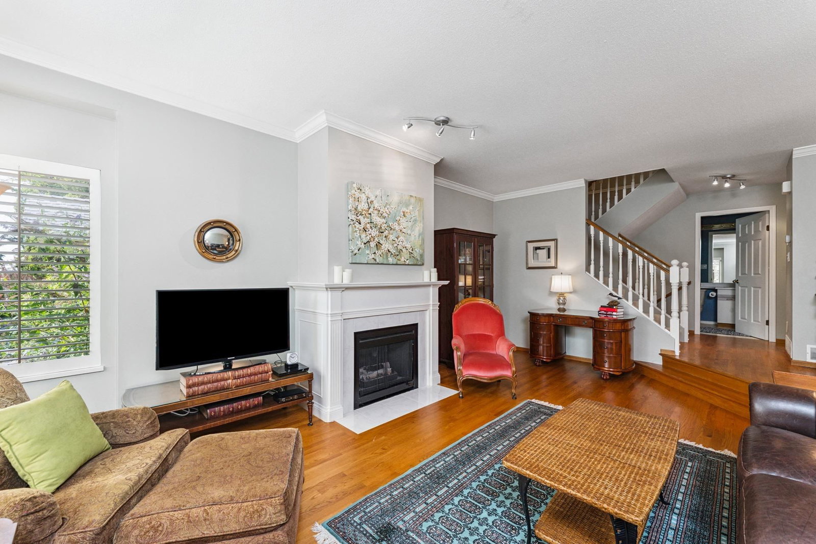 Listing Image 5