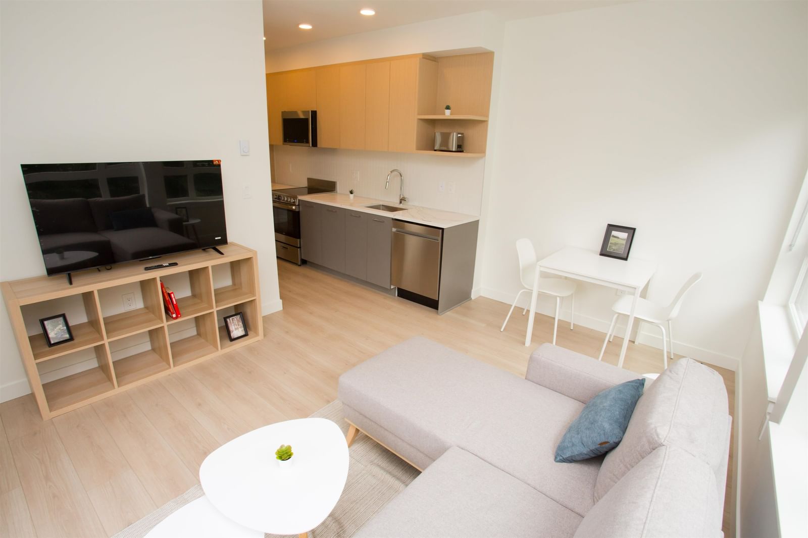 Listing Image 5