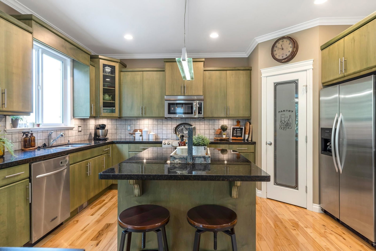Listing Image 12