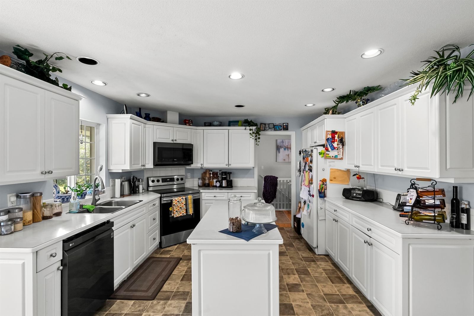 Listing Image 12