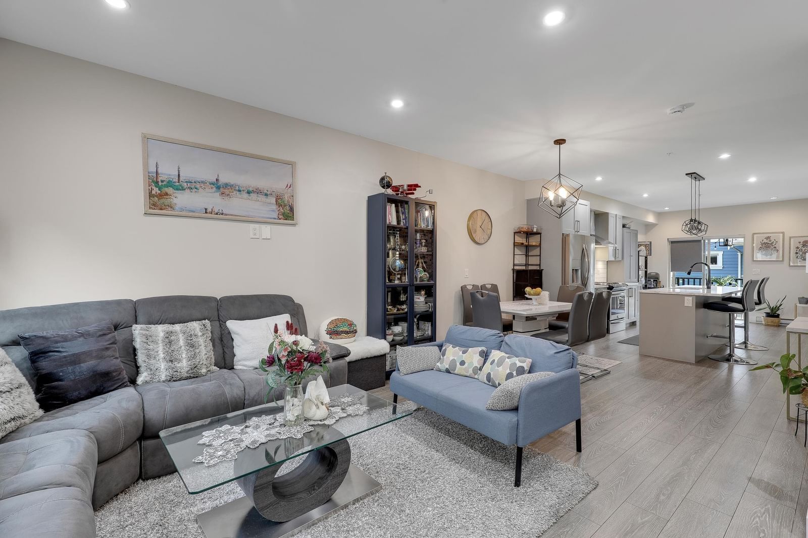 Listing Image 10