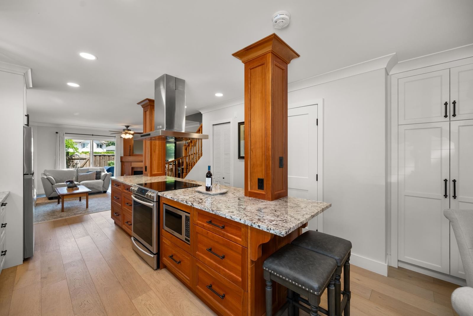 Listing Image 8