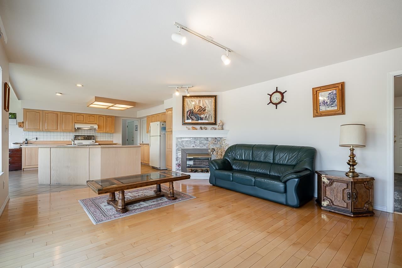 Listing Image 17