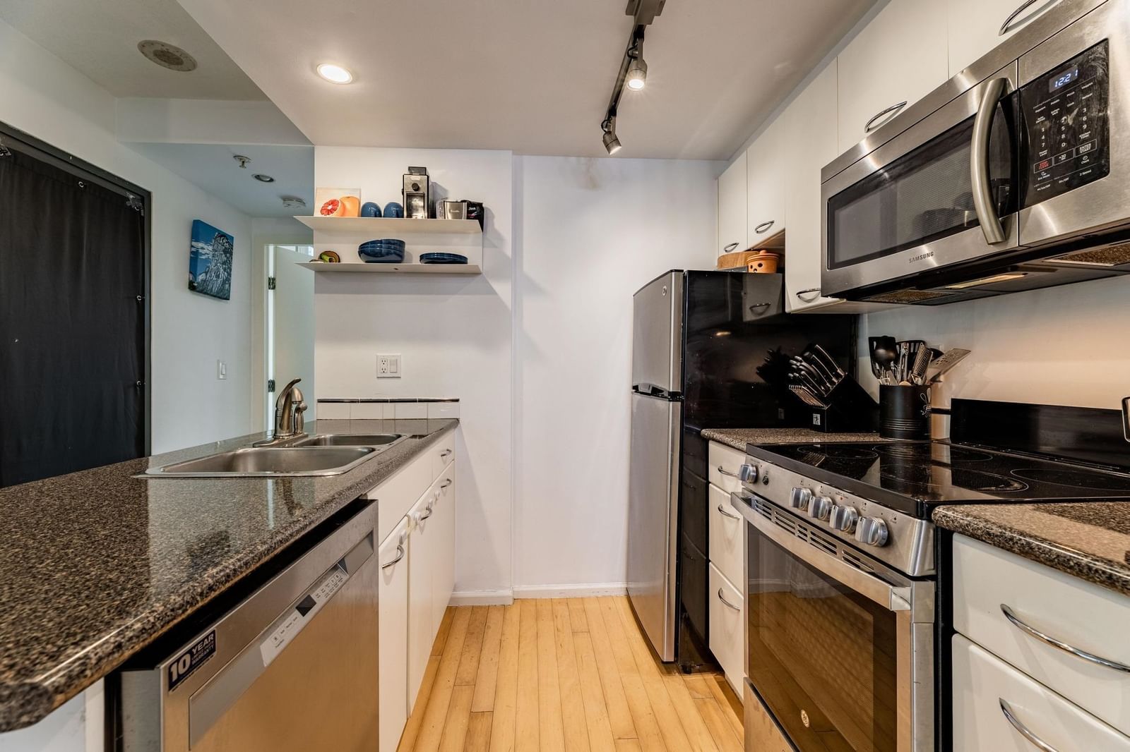 Listing Image 18