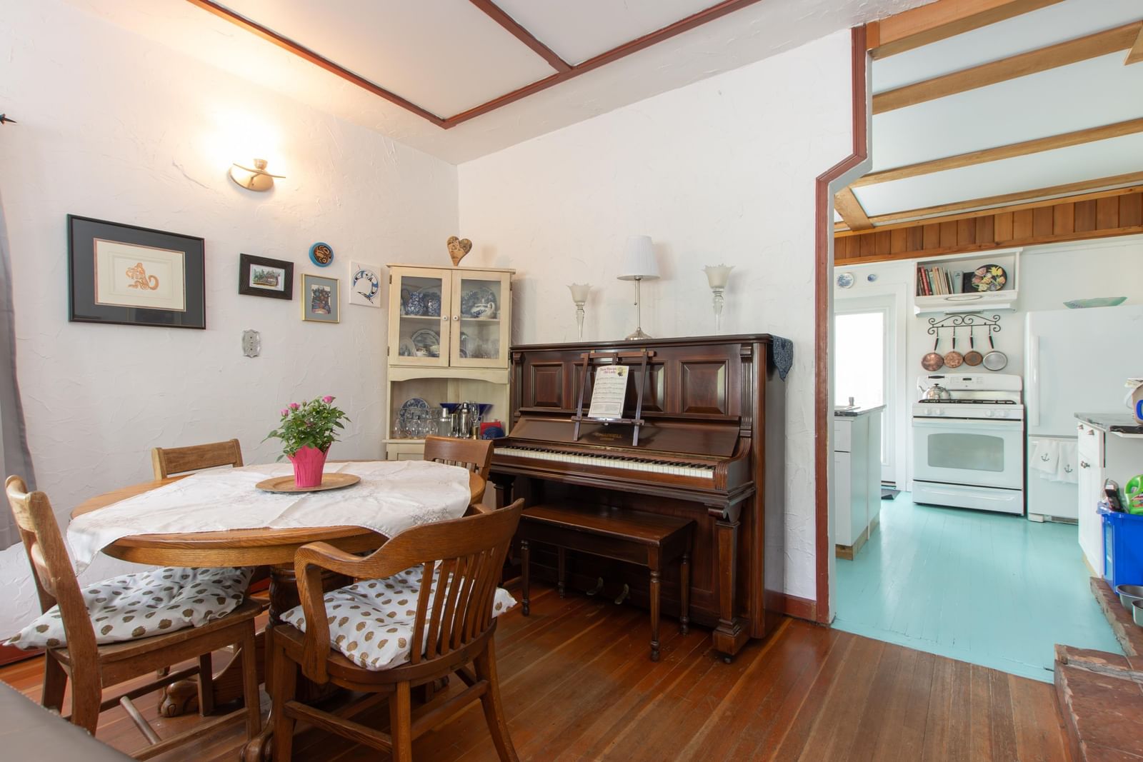 Listing Image 11