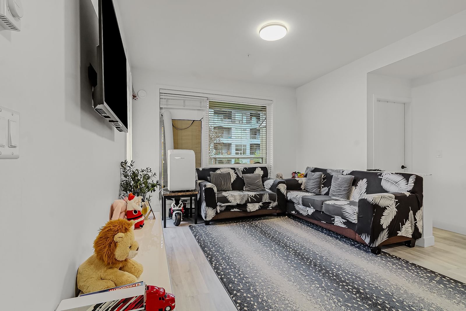 Listing Image 20