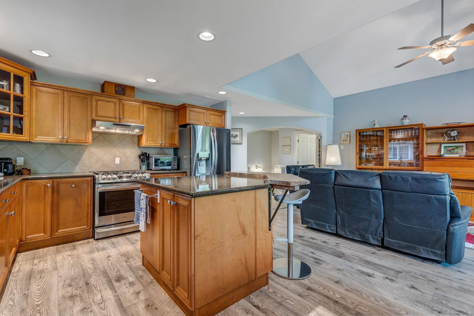 Listing Image 11