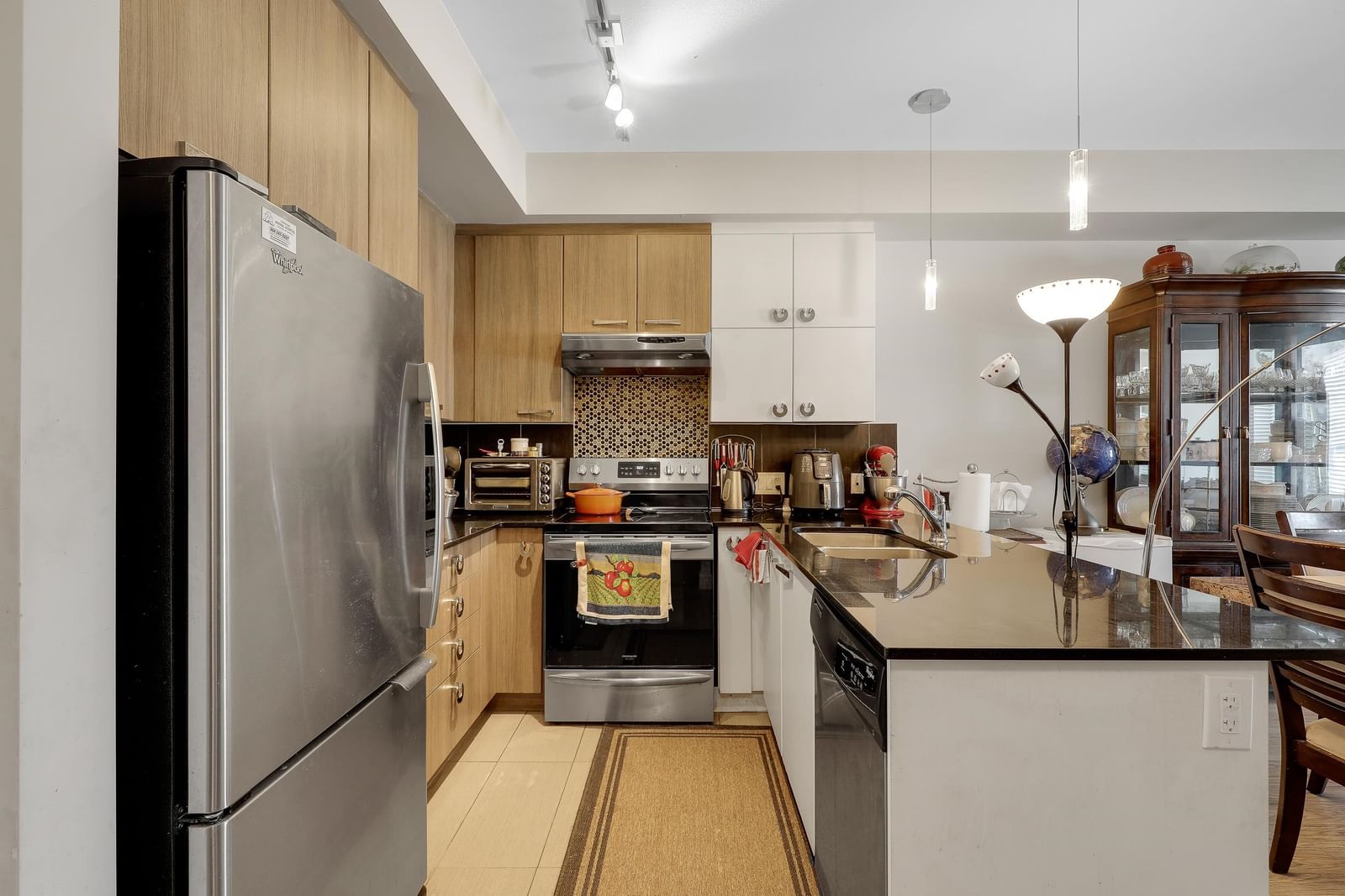 Listing Image 11