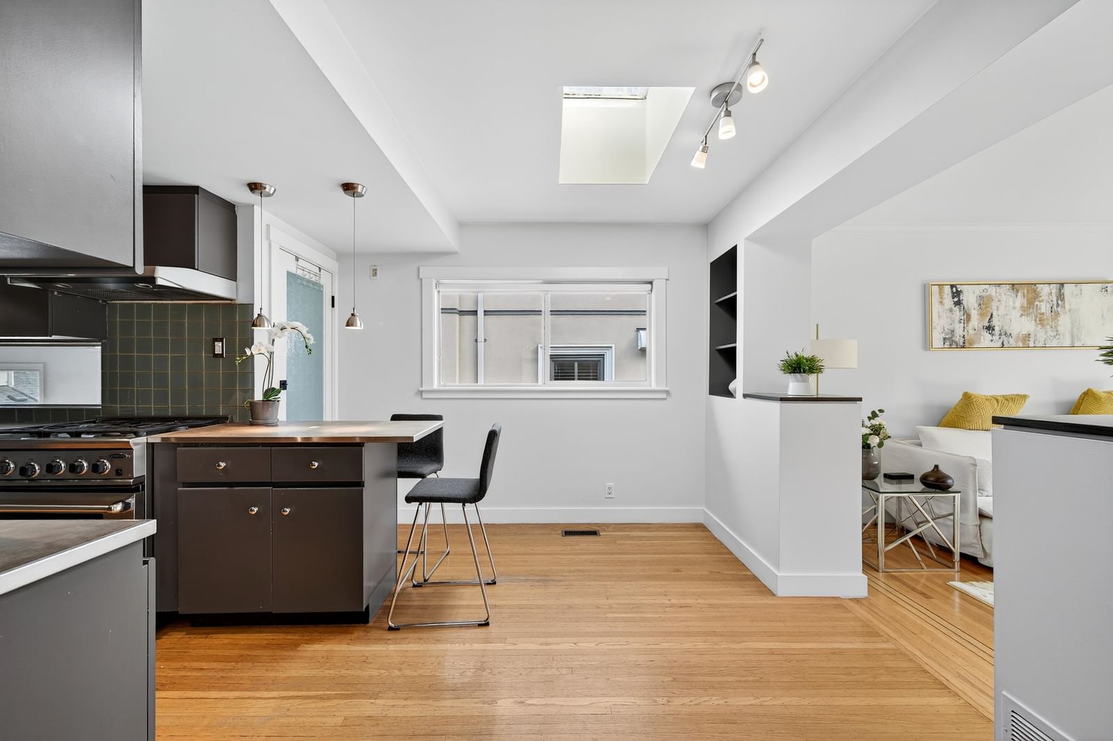 Listing Image 19