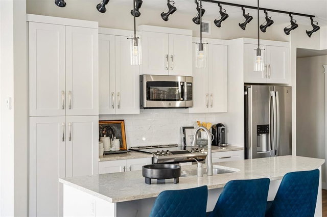 512 - 11035 Ravine Road