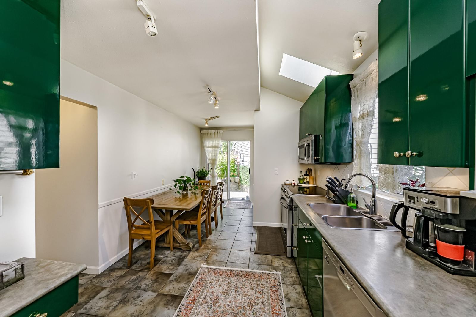Listing Image 10