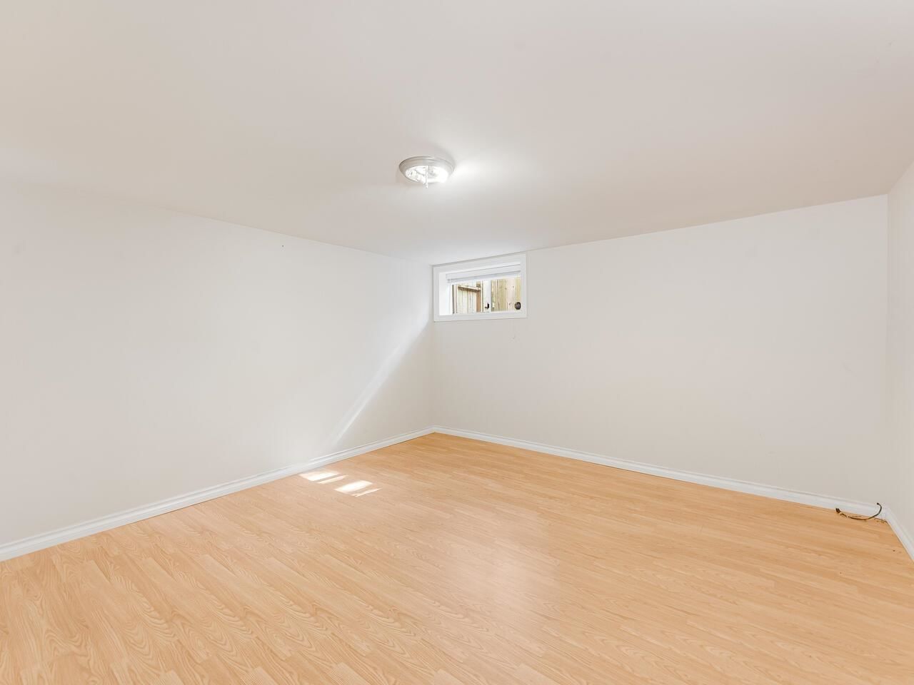 Listing Image 28