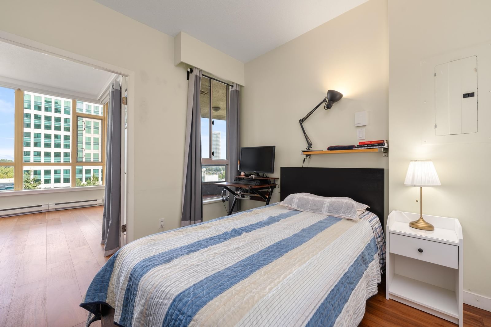 Listing Image 15