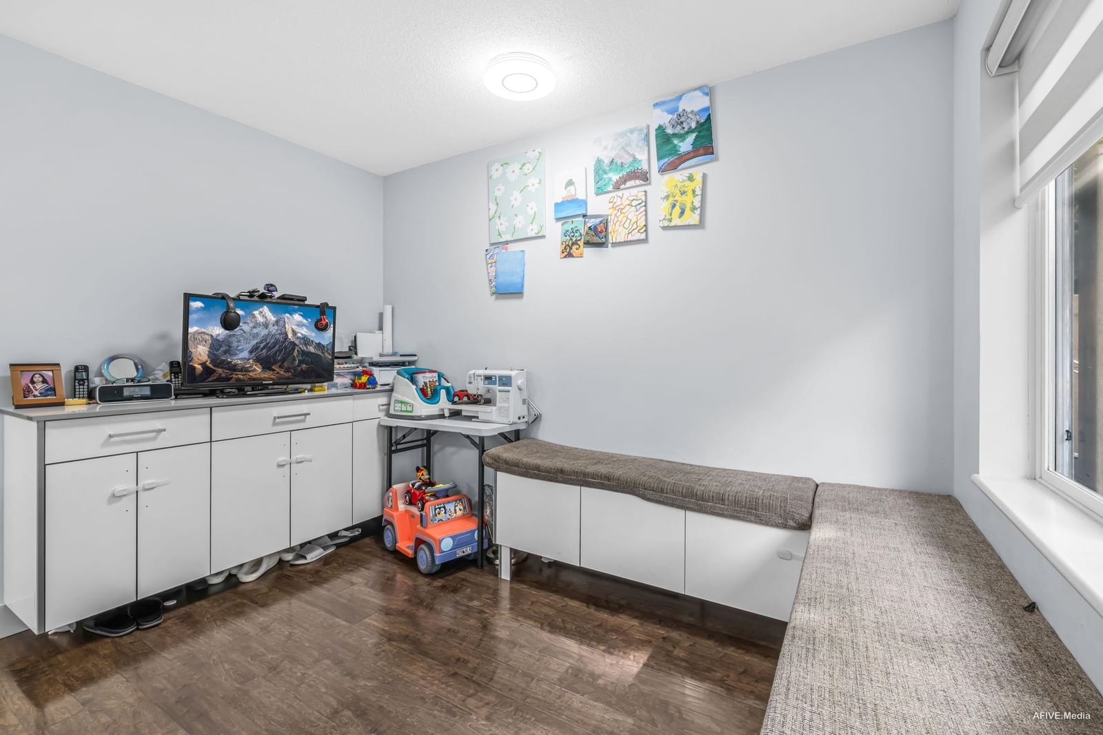 Listing Image 11