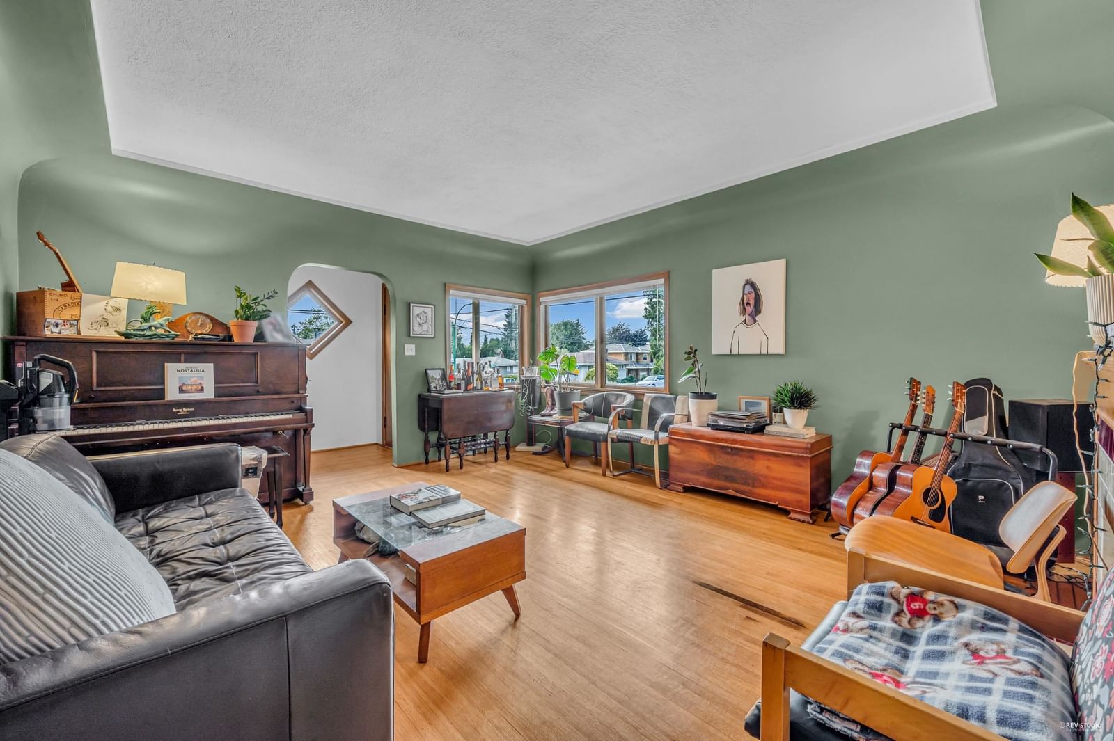 Listing Image 4