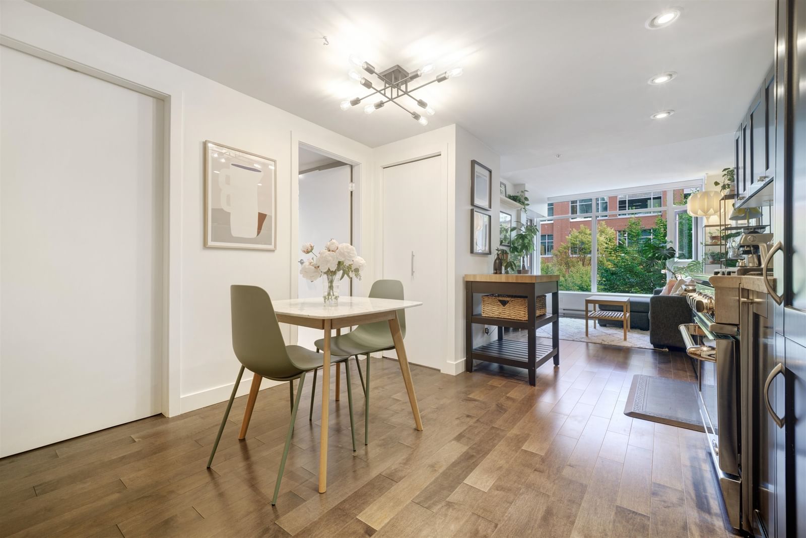 Listing Image 10