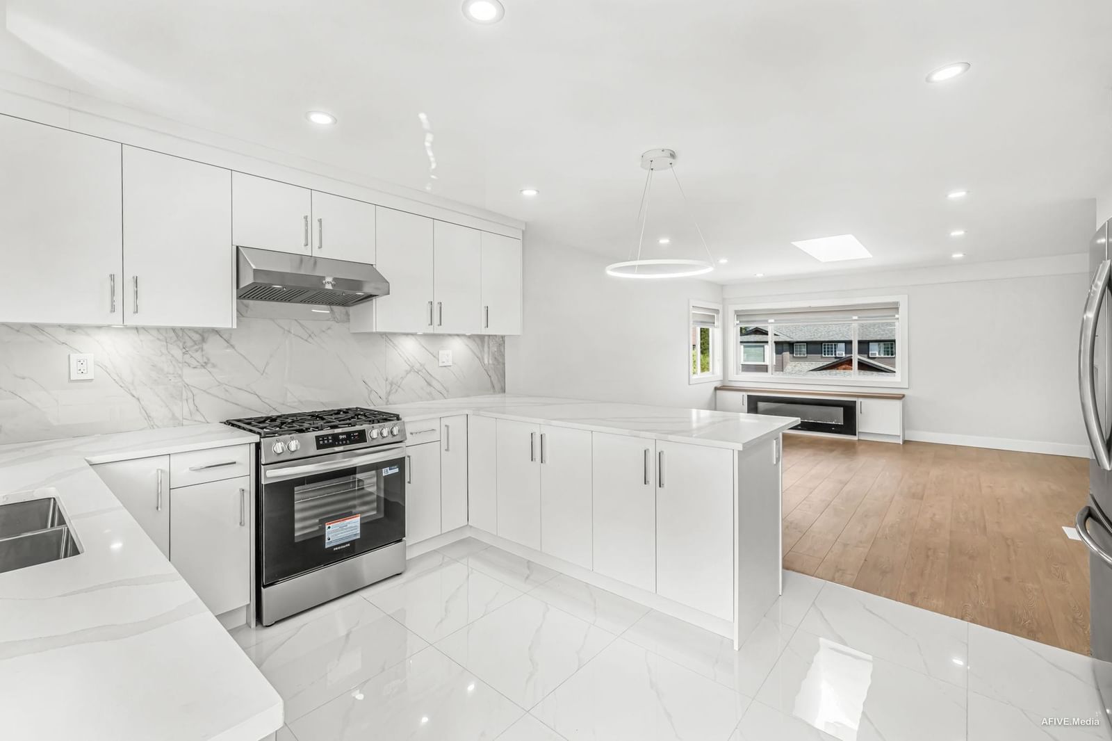 Listing Image 14