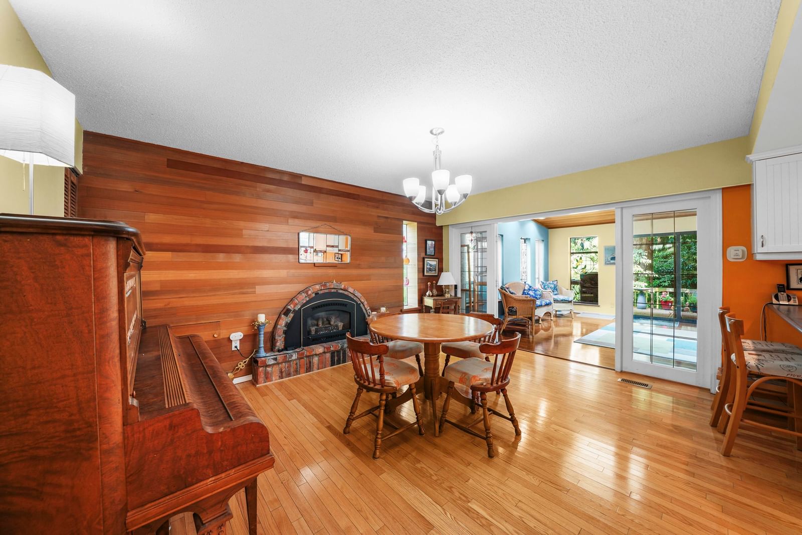 Listing Image 11