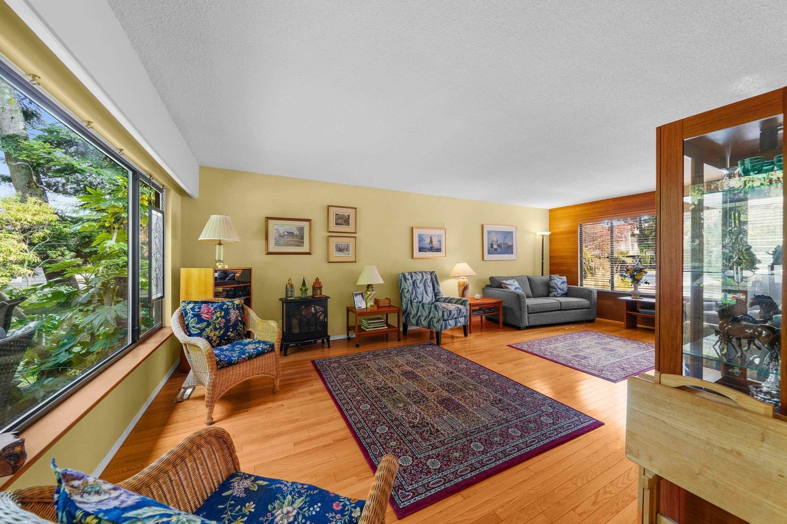 Listing Image 5