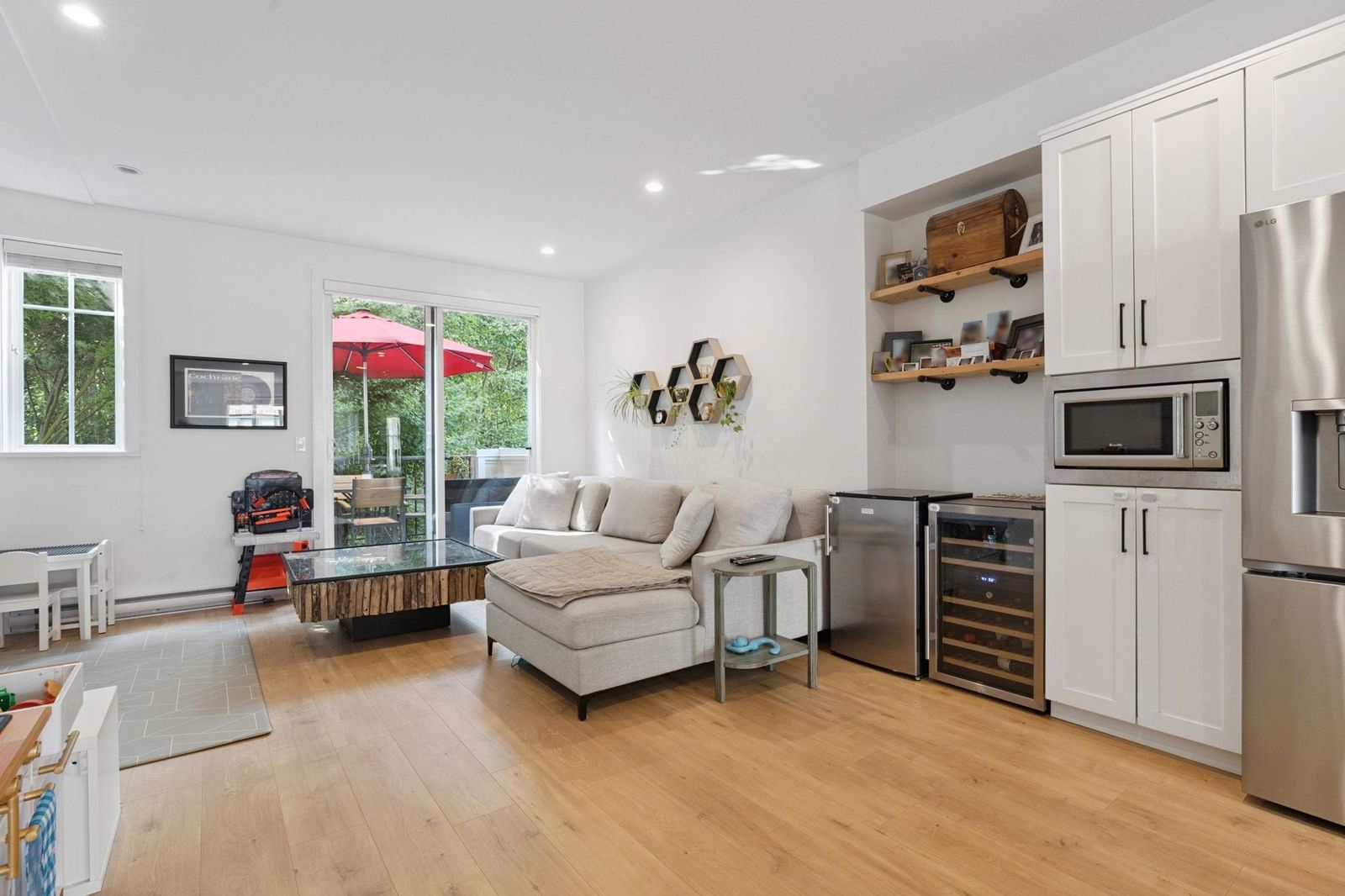 Listing Image 10
