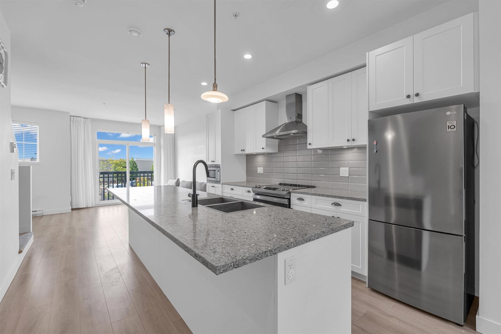 Listing Image 10
