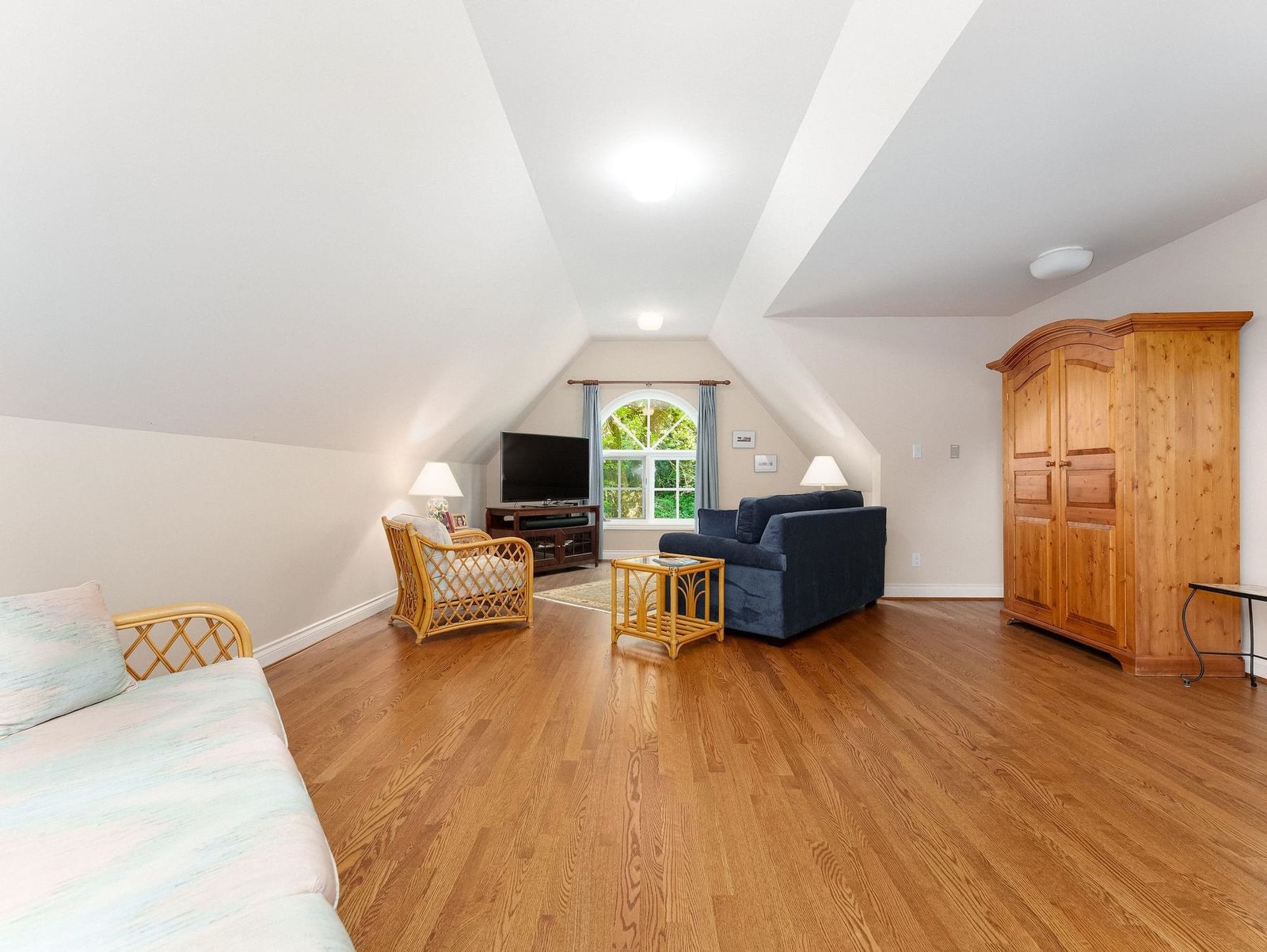 Listing Image 22