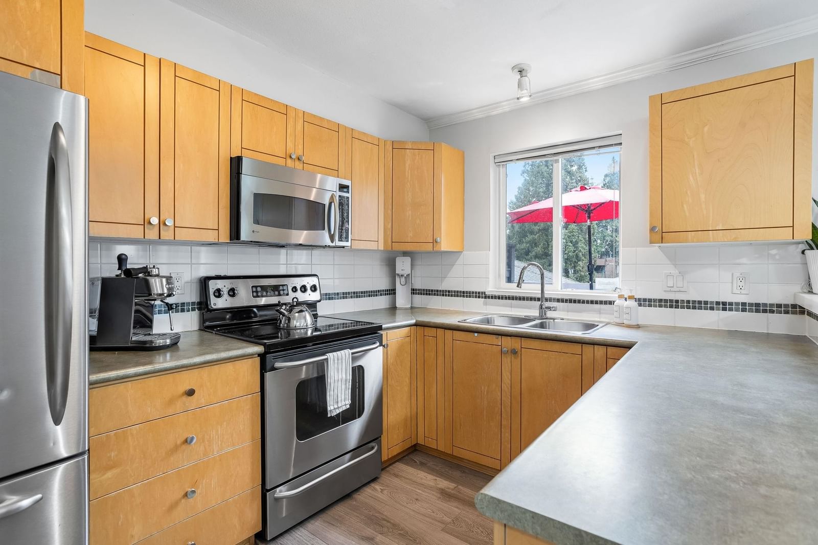 Listing Image 12