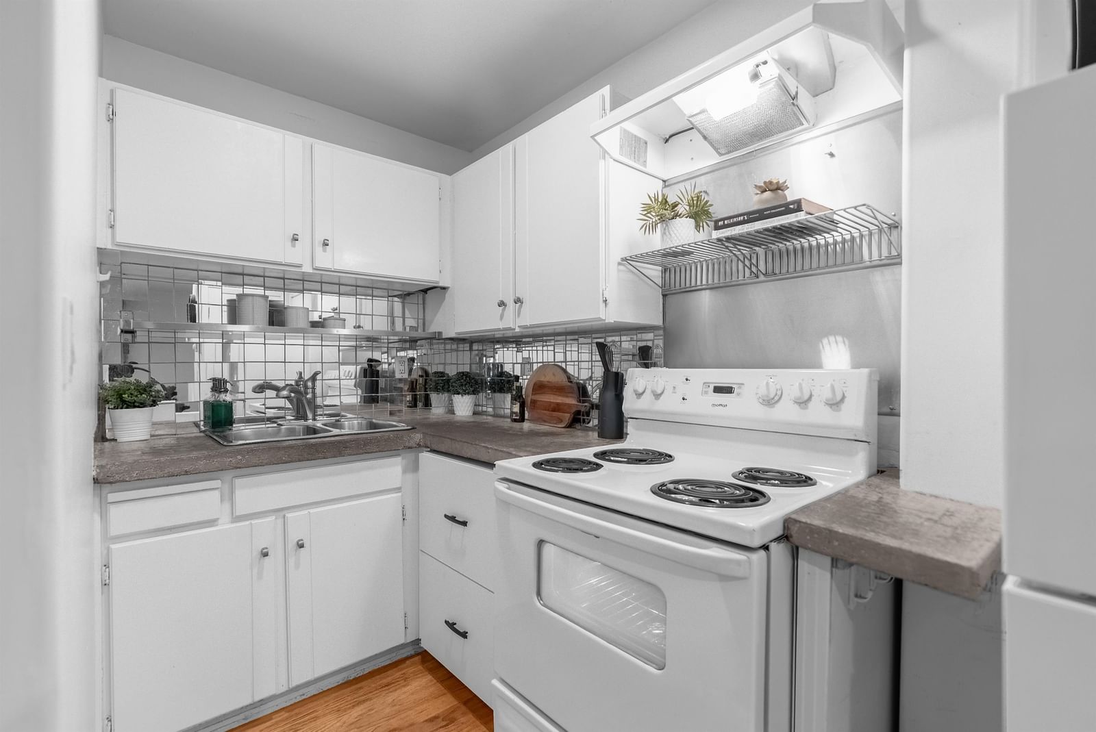Listing Image 14