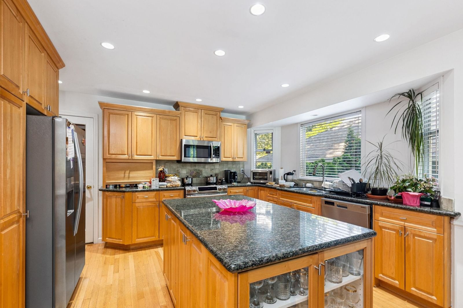 Listing Image 10