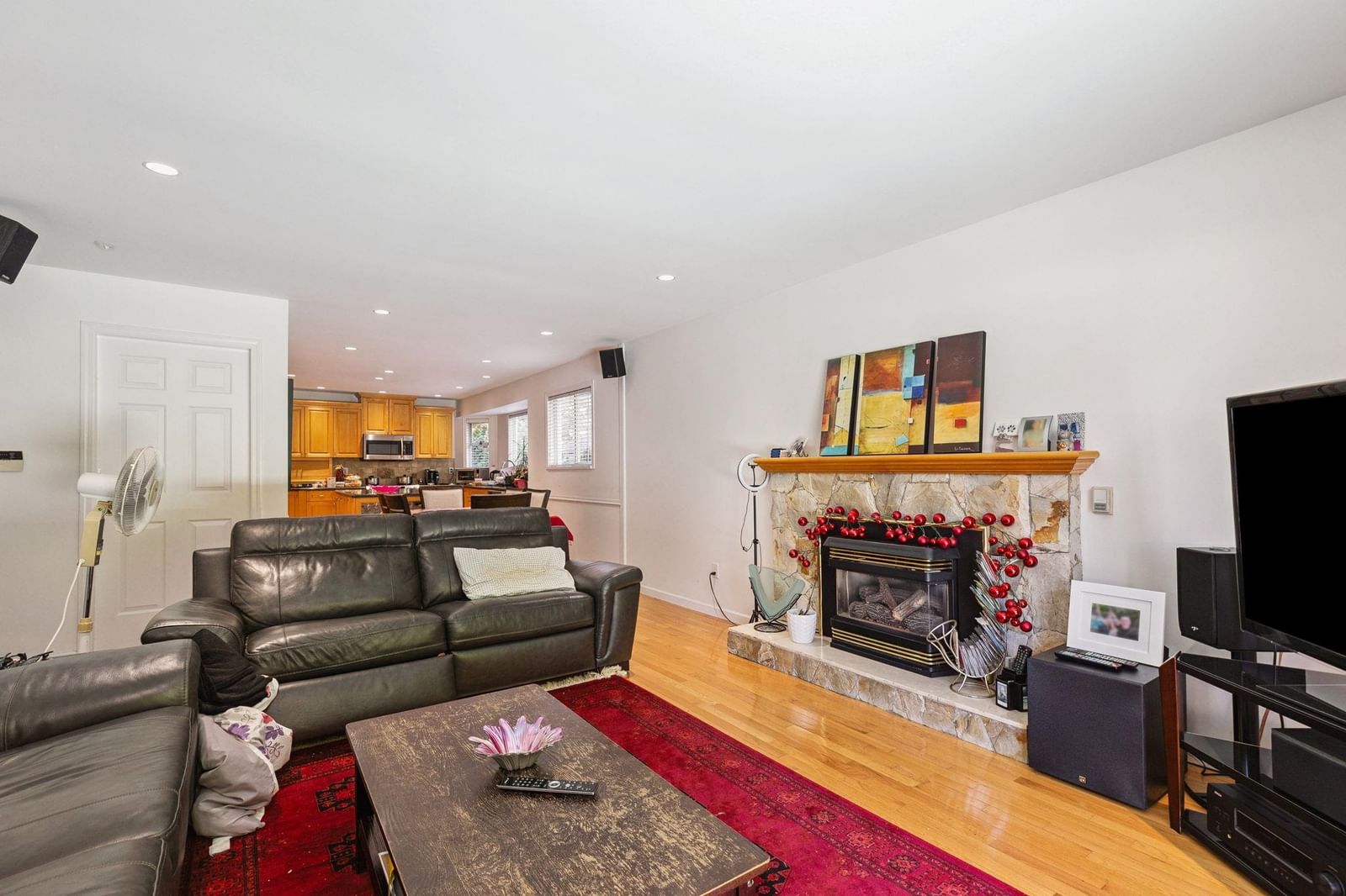 Listing Image 14