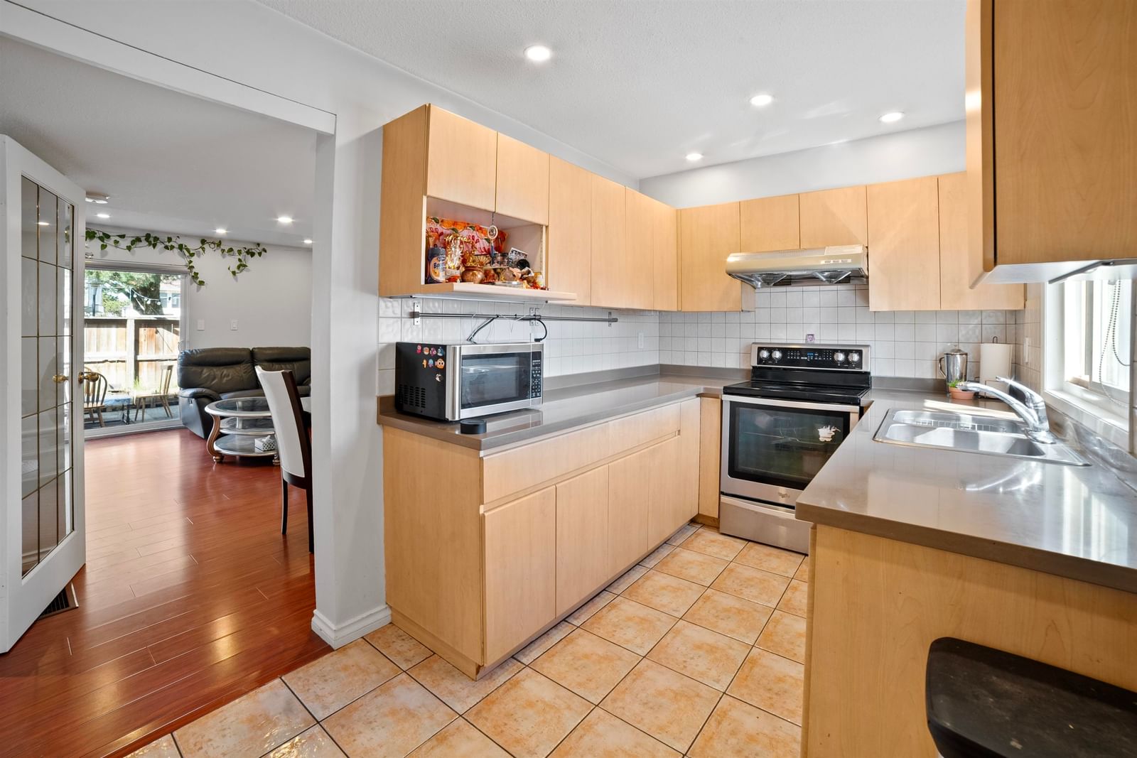 Listing Image 8