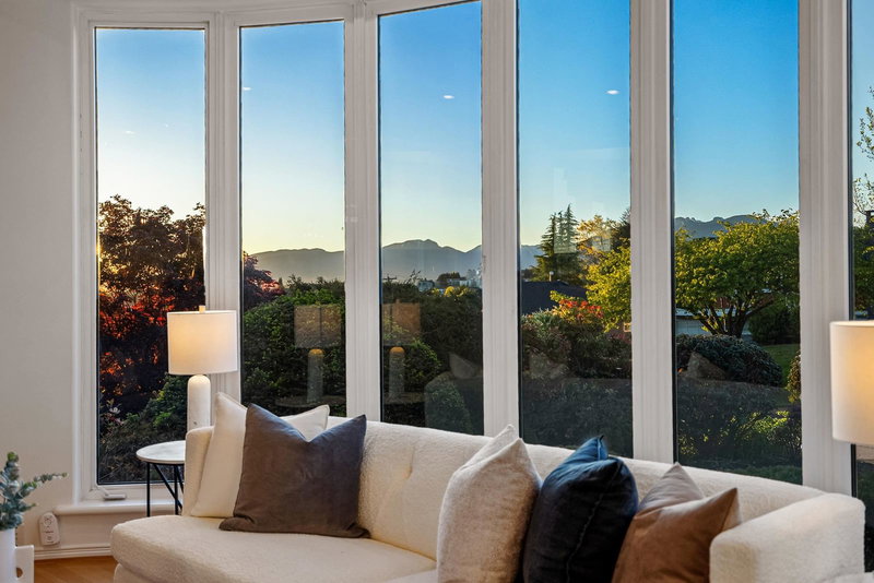 5770 Charles Street, Burnaby, V5B 2G4 | Image 3