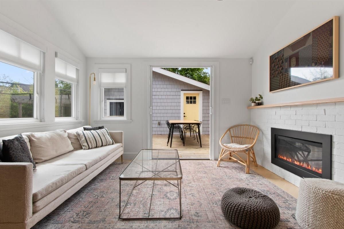 Listing Image 11