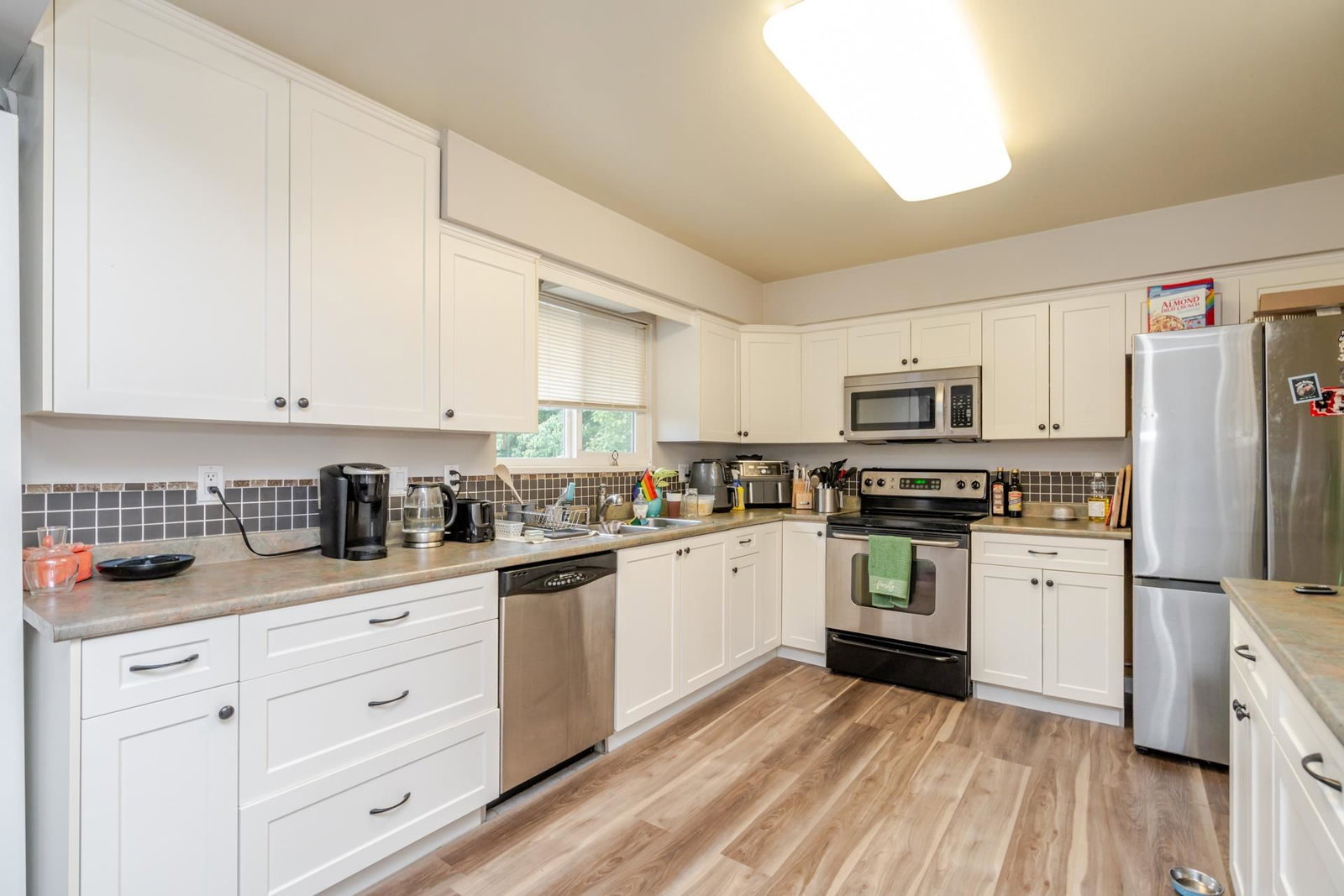 Listing Image 10