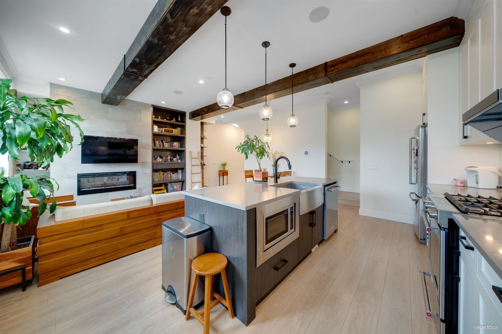 Listing Image 11