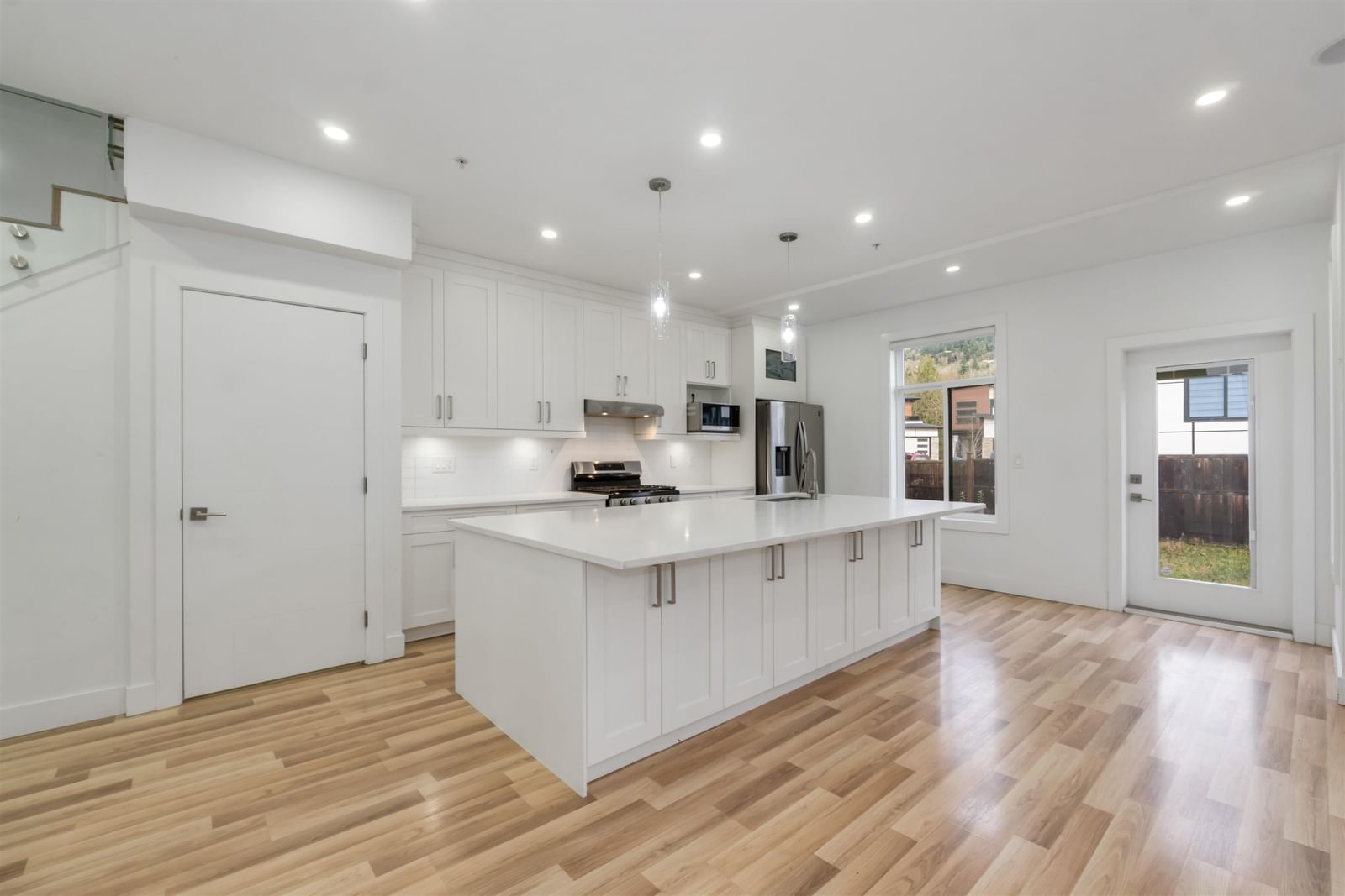Listing Image 7